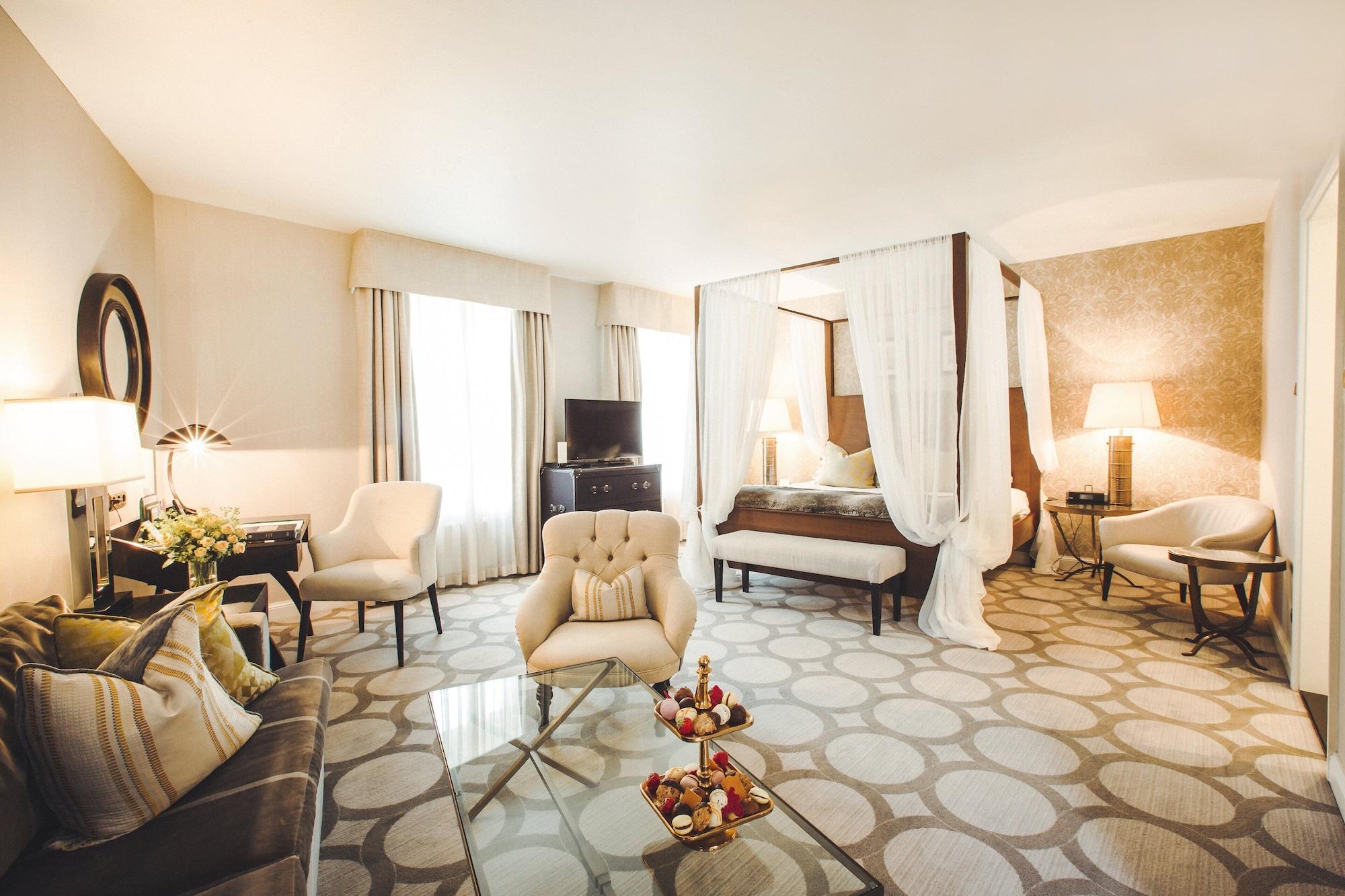 Grand Palace Hotel - Small Luxury Hotels Of The World Riga Exterior photo A suite at the hotel