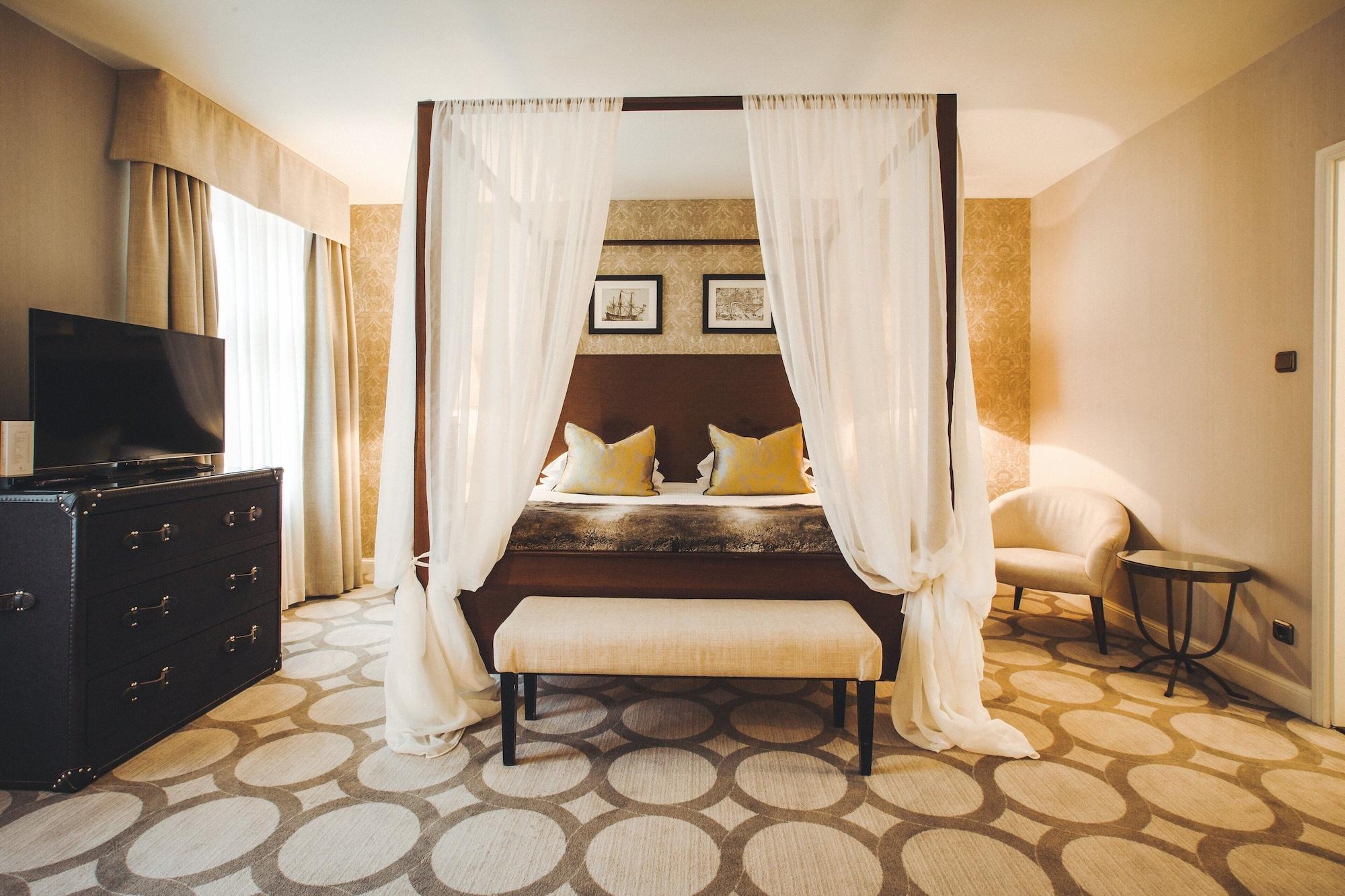 Grand Palace Hotel - Small Luxury Hotels Of The World Riga Exterior photo A bedroom at the hotel