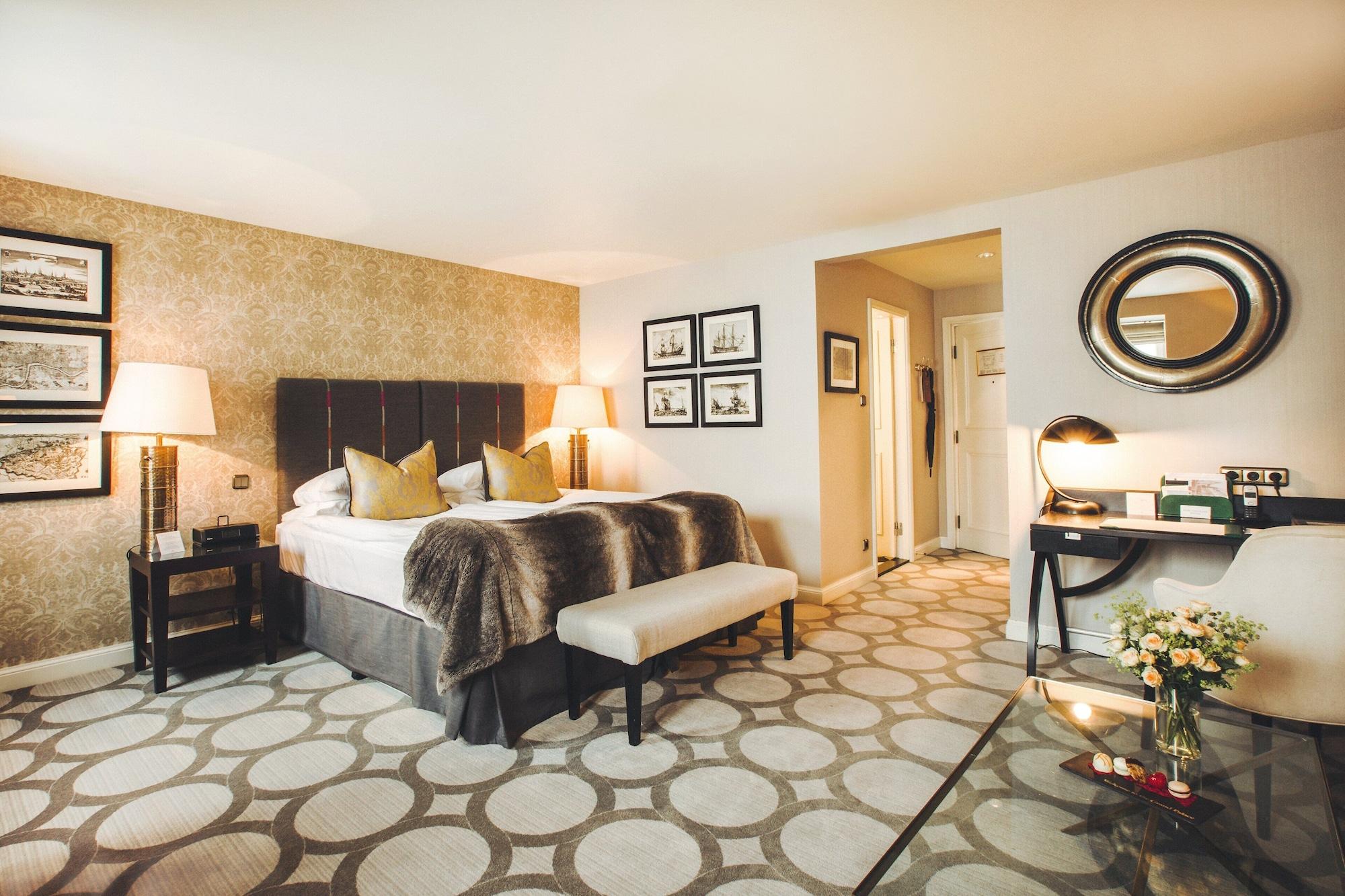 Grand Palace Hotel - Small Luxury Hotels Of The World Riga Exterior photo A bedroom at The Dorchester