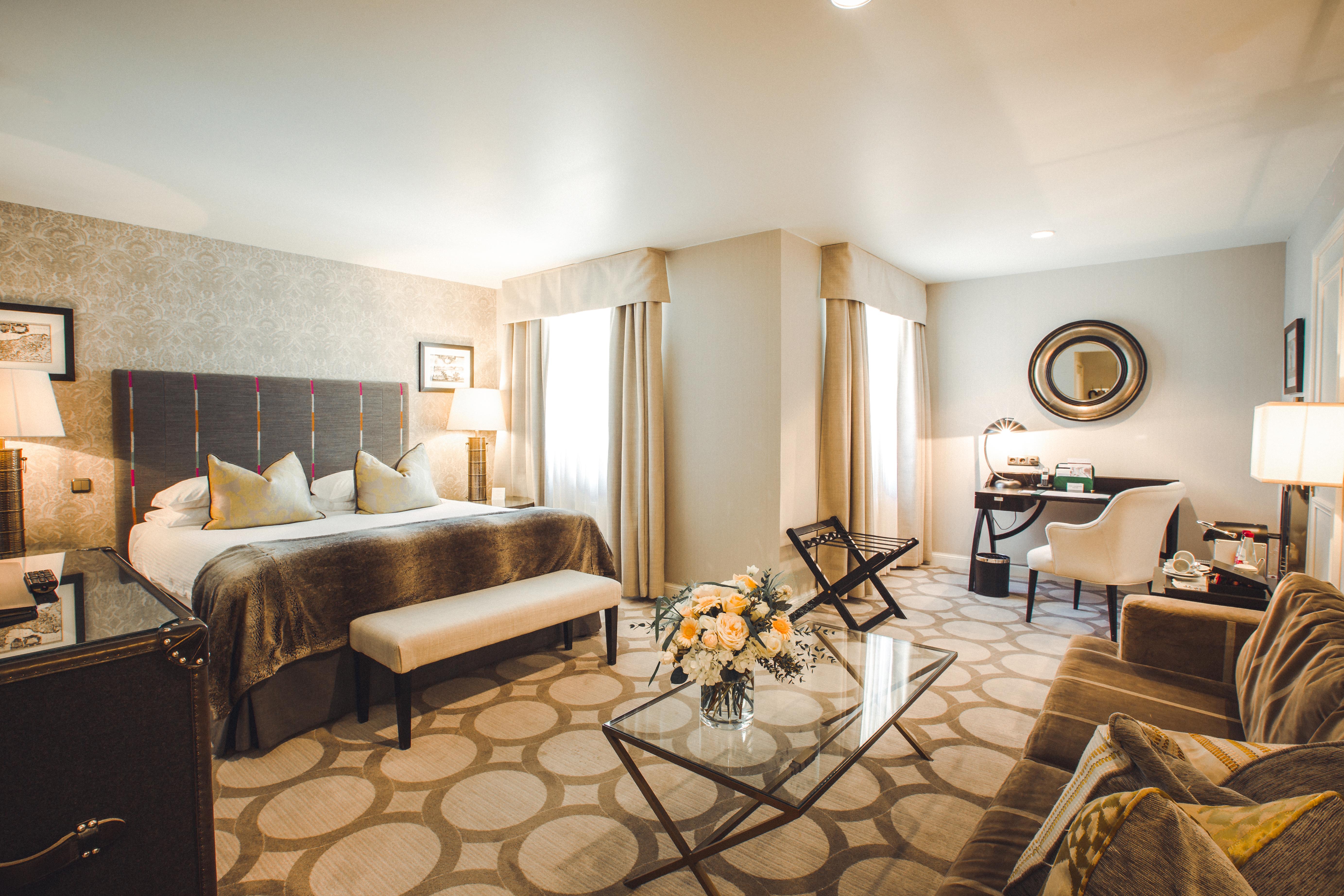 Grand Palace Hotel - Small Luxury Hotels Of The World Riga Exterior photo A suite at the Mandarin Oriental, Paris