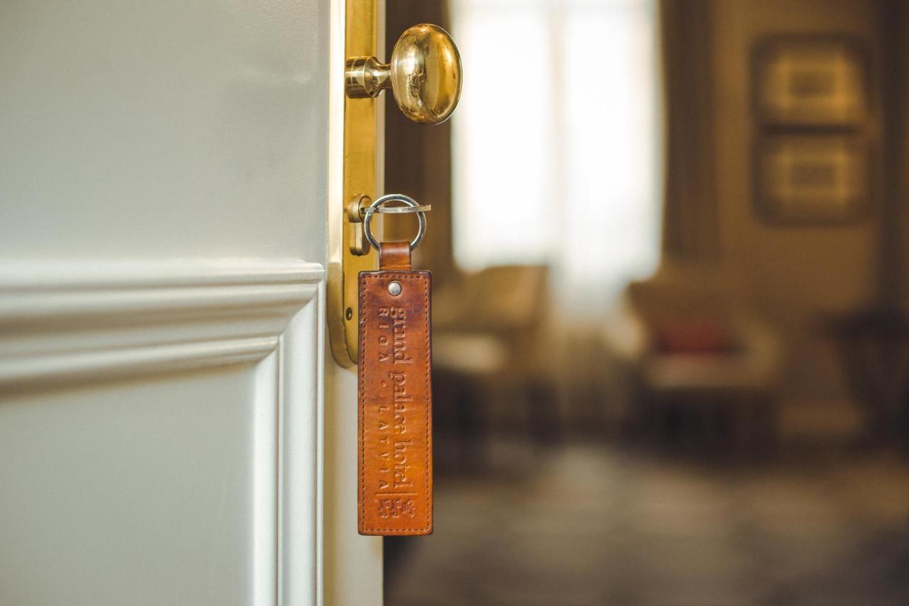 Grand Palace Hotel - Small Luxury Hotels Of The World Riga Exterior photo A hotel room key